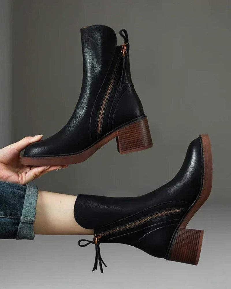 Noreen™ | Black leather boots with a comfortable heel, elegant and timeless