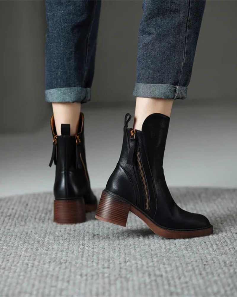 Noreen™ | Black leather boots with a comfortable heel, elegant and timeless