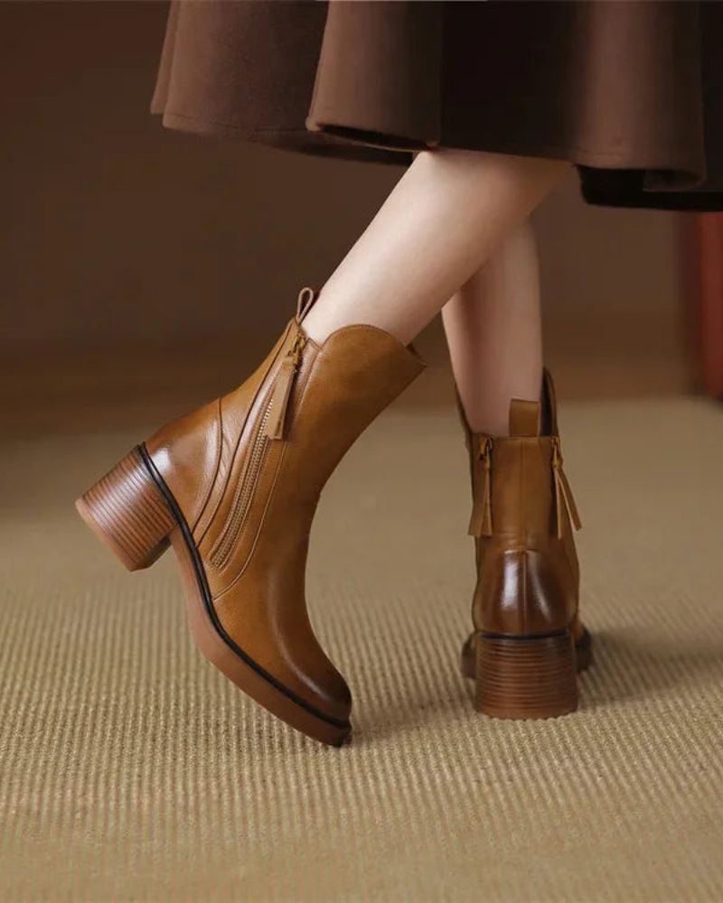 Noreen™ | Black leather boots with a comfortable heel, elegant and timeless