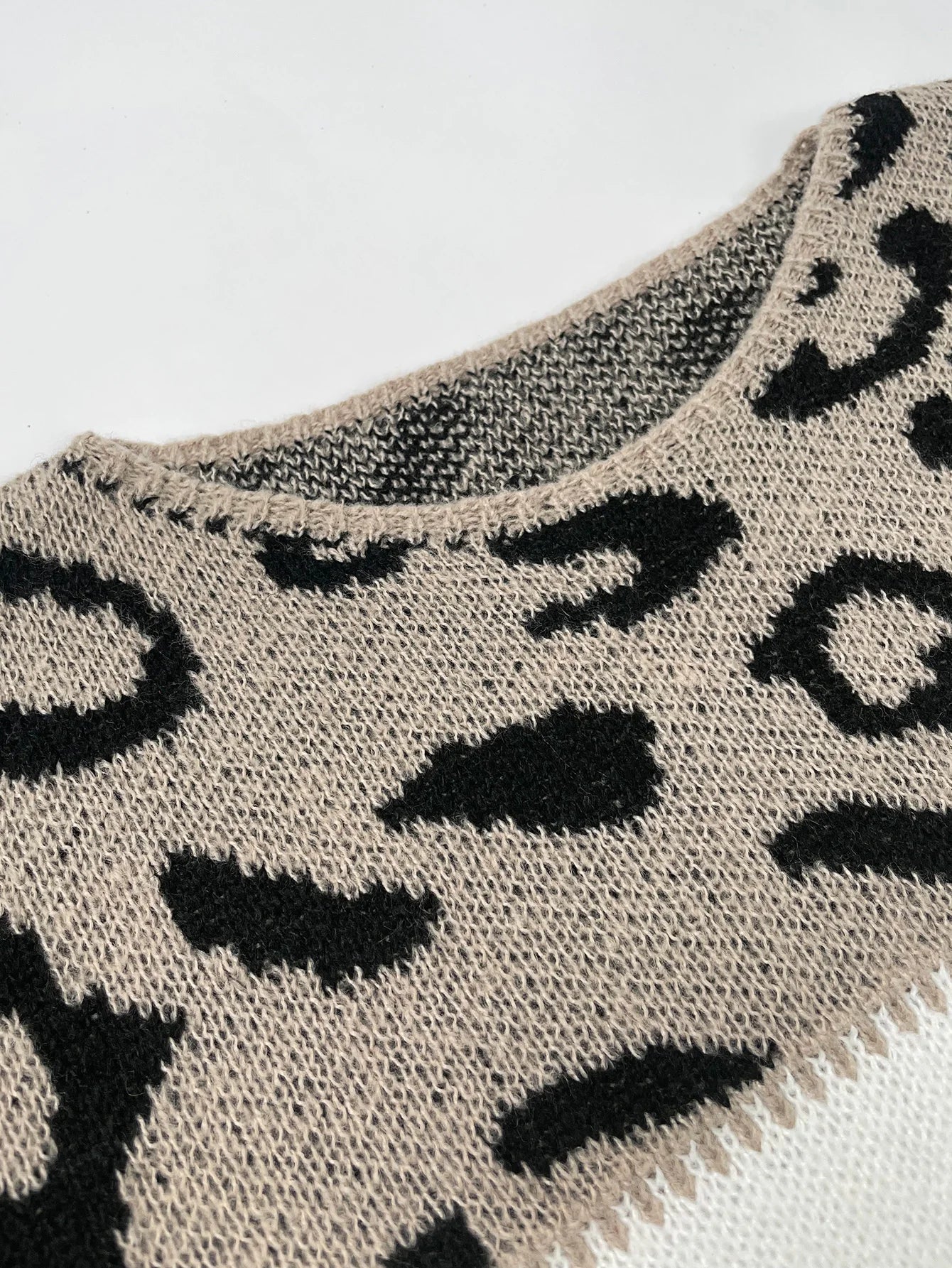 Lela | Sweater with a Leopard Pattern